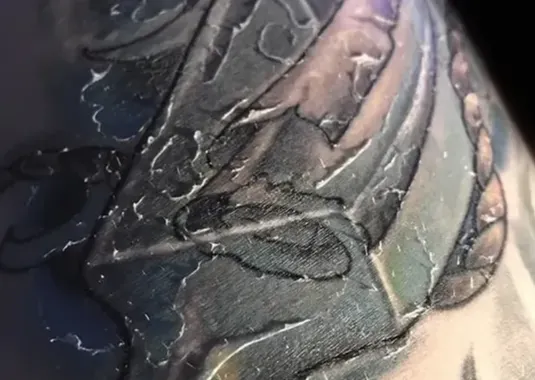 second skin peeling off fresh tattoo urgent help needed : r/tattooadvice